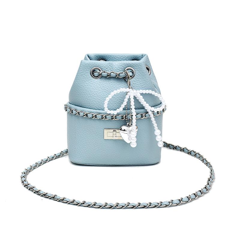 Chain bag women's spring new niche design single shoulder messenger bag is now popular bucket bag