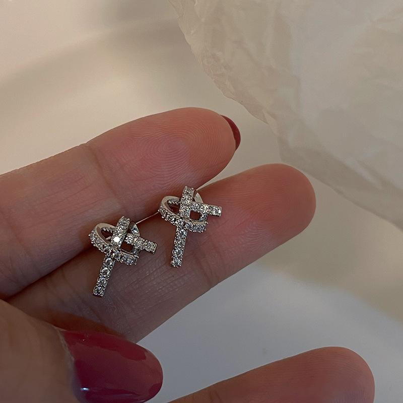 

Small and delicate zircon knotted earrings women s new trendy stud earrings Korean temperament high-end earrings