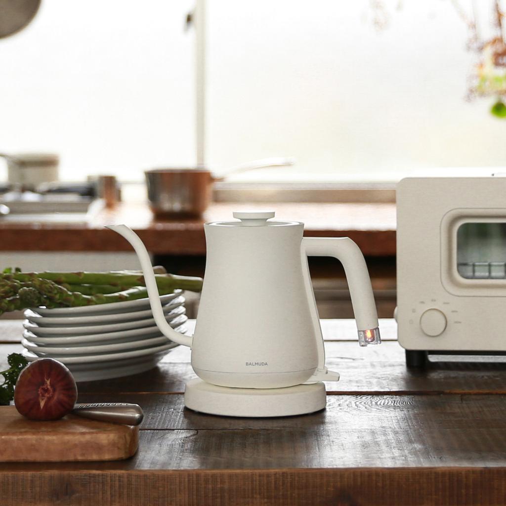 Older model BALMUDA electric kettle The Pot (white) BALMUDA The Pot K02A-WH