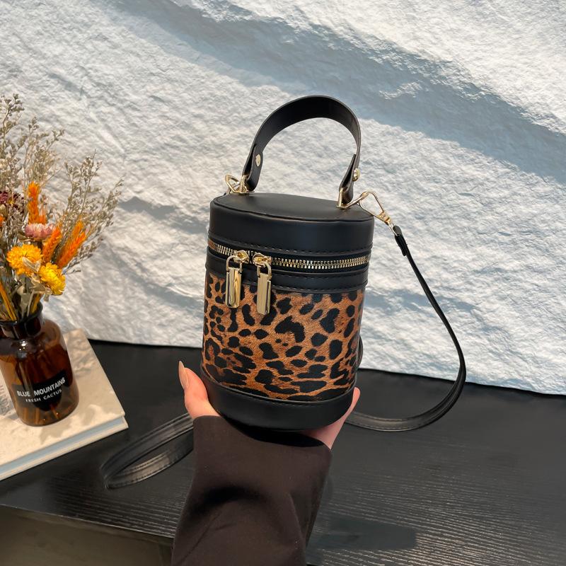 2025 New Korean High-end Cylinder Bucket Bag Splicing Contrasting Color Messenger Bag Women's Ins Versatile Shoulder Bag