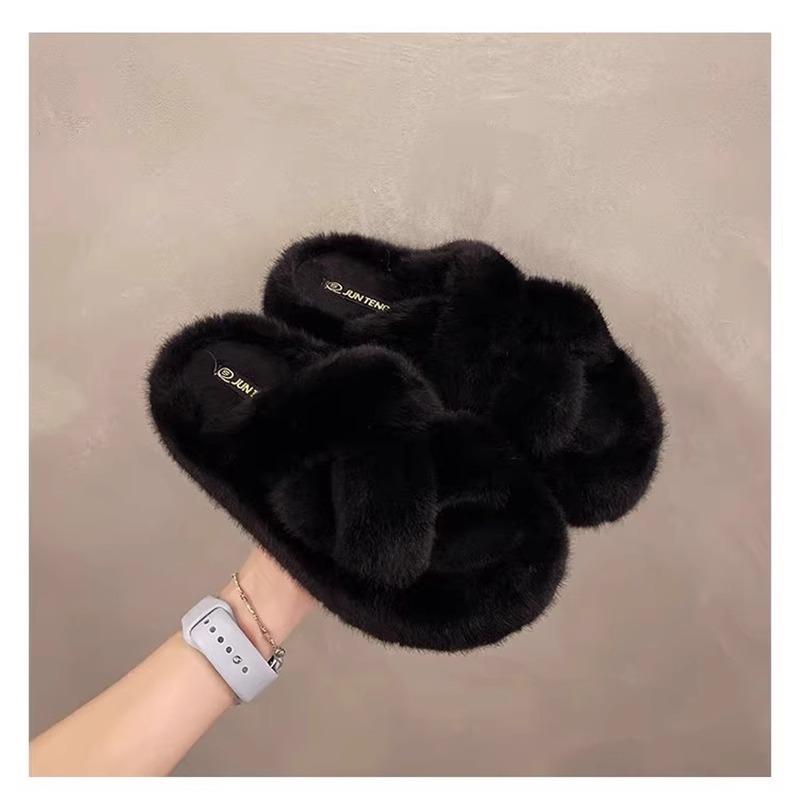 Thick bottom Internet celebrity fluffy slippers women wear 2025 autumn new super hot explosion comfortable fluffy foreign gas cotton drag