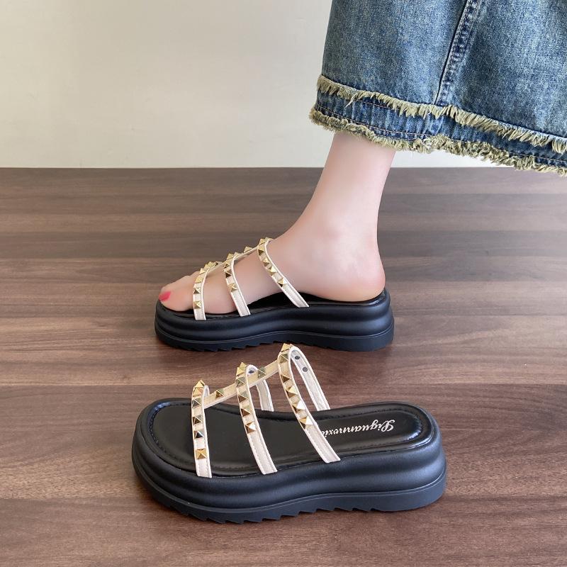 2025 rivet flat-bottomed cool slippers women's lazy slippers women's soft-soled simple thin straps one-word open-toed women's shoes