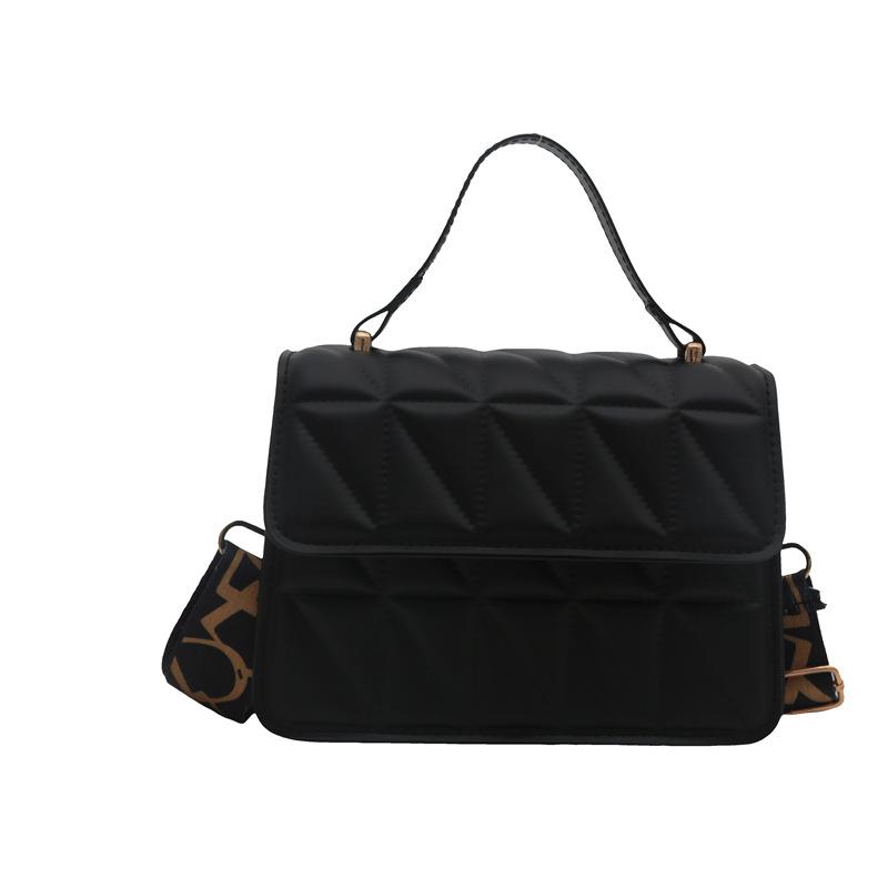 

Простая ромбовидная маленькая квадратная сумка в иностранном стиле 2024 года, осень-зима, новая атмосферная модная однотонная женская сумка через плечо чёрный