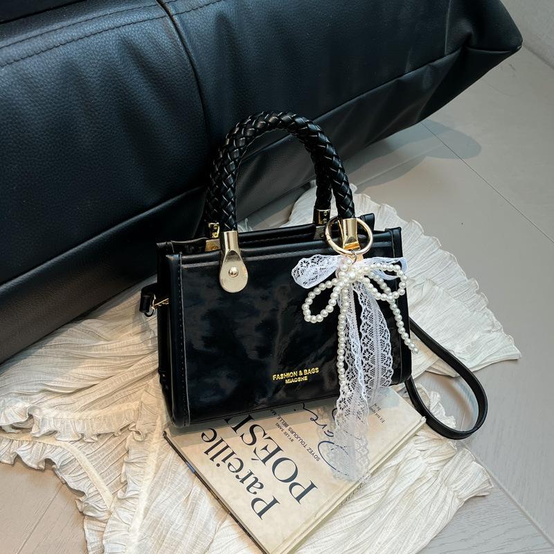 

Корейская версия нишевой простой повседневной сумки для поездок на работу, женская, лето 2025, новая модная, повседневная, мессенджер, маленькая квадратная сумка чёрный