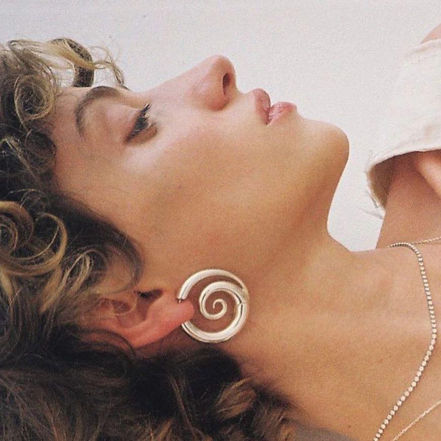 Youthway Exquisite Stainless Steel Spiral Hoop Earrings Unusual Anti Allergic Waterproof Metal Gold Color Jewelry Party Gift