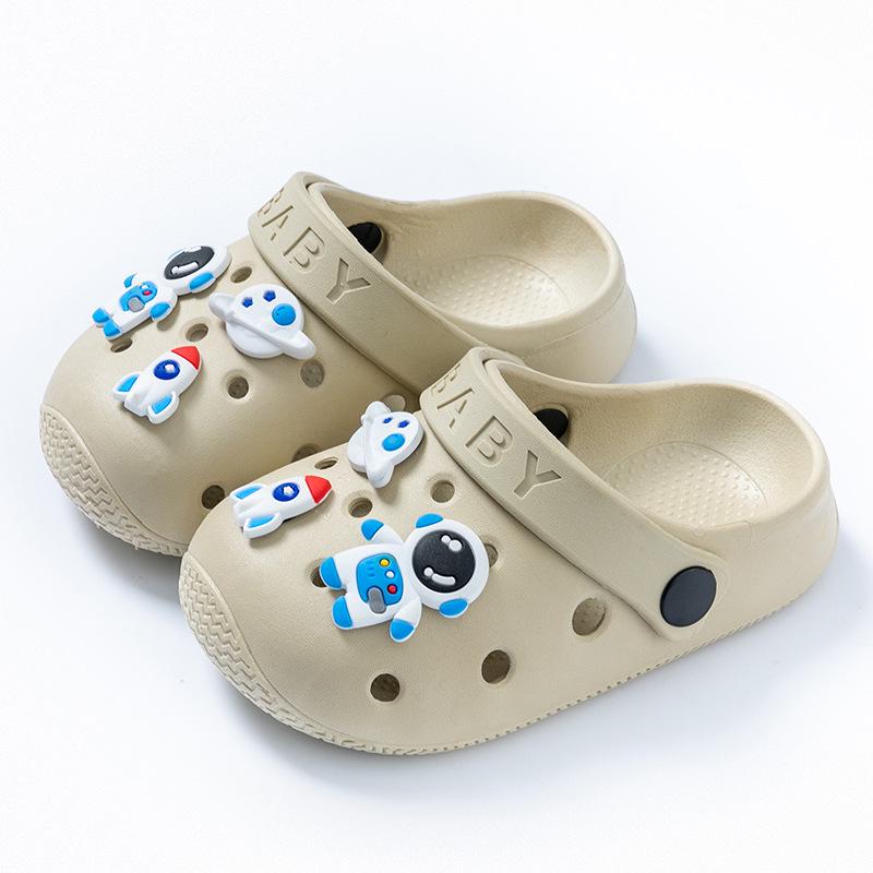 2026 Bestselling Kids' Closed-Toe Clogs: Unisex, Soft, Non-Slip Sandals for Home and Outdoor Use