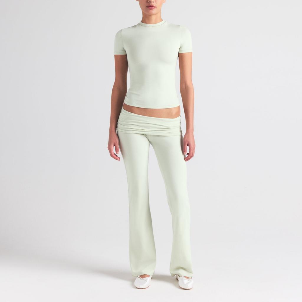 SKIMS Soft Slim Fit Comfortable Crew Neck Short Sleeve T-Shirt Women Tops Spearmint SP-TSH-0638-SPN