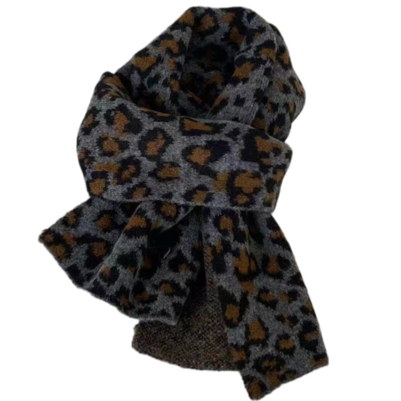 

Stylish Leopards Scarves Plush Versatiles Women Scarves Comfortable Neckerchief Soft Winter Accessory