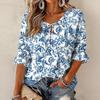 Damebluse med retro blomsterprint, volanger og trekvart ermer, med knytehals