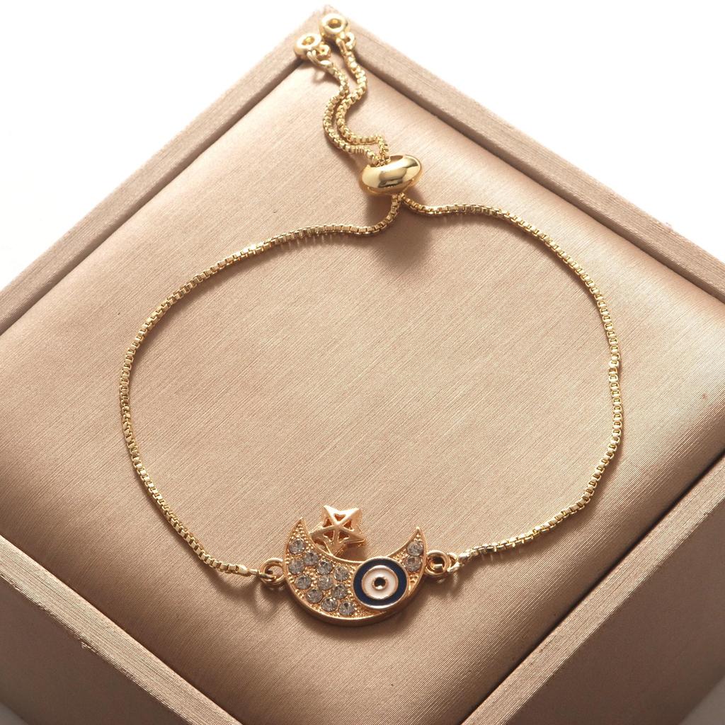 Moon Eye Diamond Bracelet: Elegant, Versatile, and Fashionable Women's Jewelry