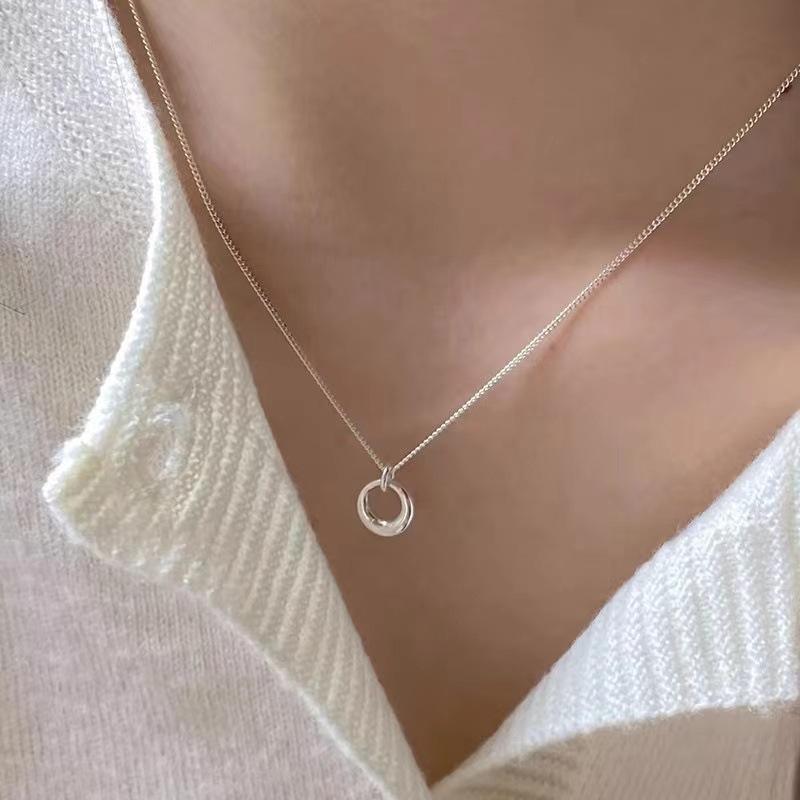 Geometric Circle Ring Necklace for Women Ins Style Fashionable Simple Niche Design Light Luxury Fresh Collarbone Chain