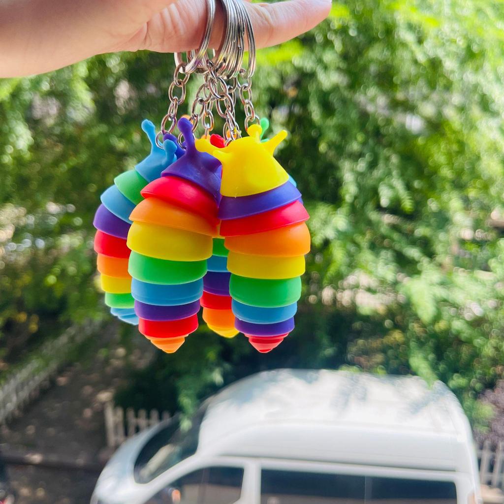 Catenina Portachiavi e Ciondolo Giocattolo Antistress Bruco Arcobaleno Adorabile