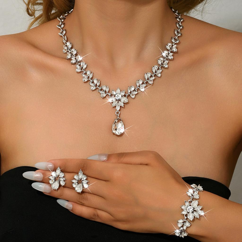 Manufacturer's direct sales of alloy wedding necklaces, earrings, bracelets, bridal wedding accessories, banquet jewelry