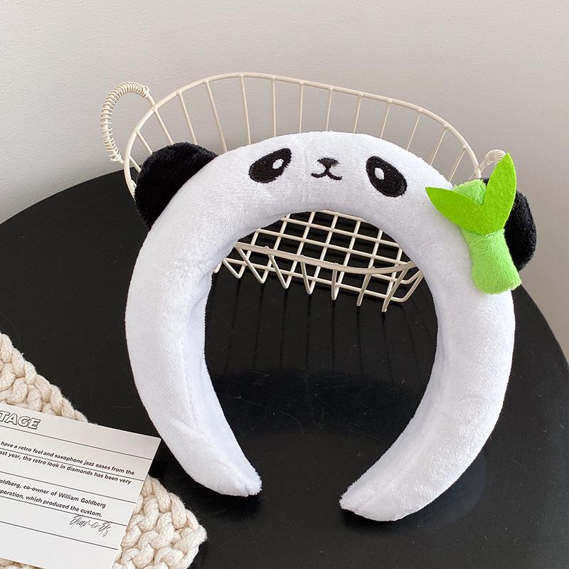 

Adorable Cartoon Animal Plush Headband - Creative and Fun Hair Accessory for Photos and Amusement Parks