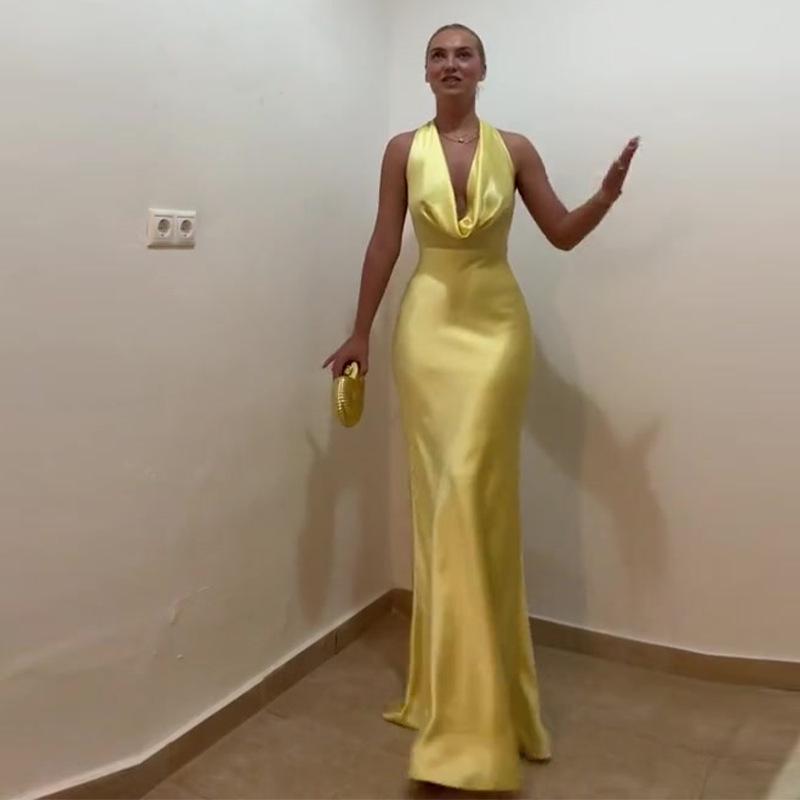 

Летнее женское однотонное сексуальное платье с открытой спиной, драпированным вырезом и бретелью-петлей S жёлтый