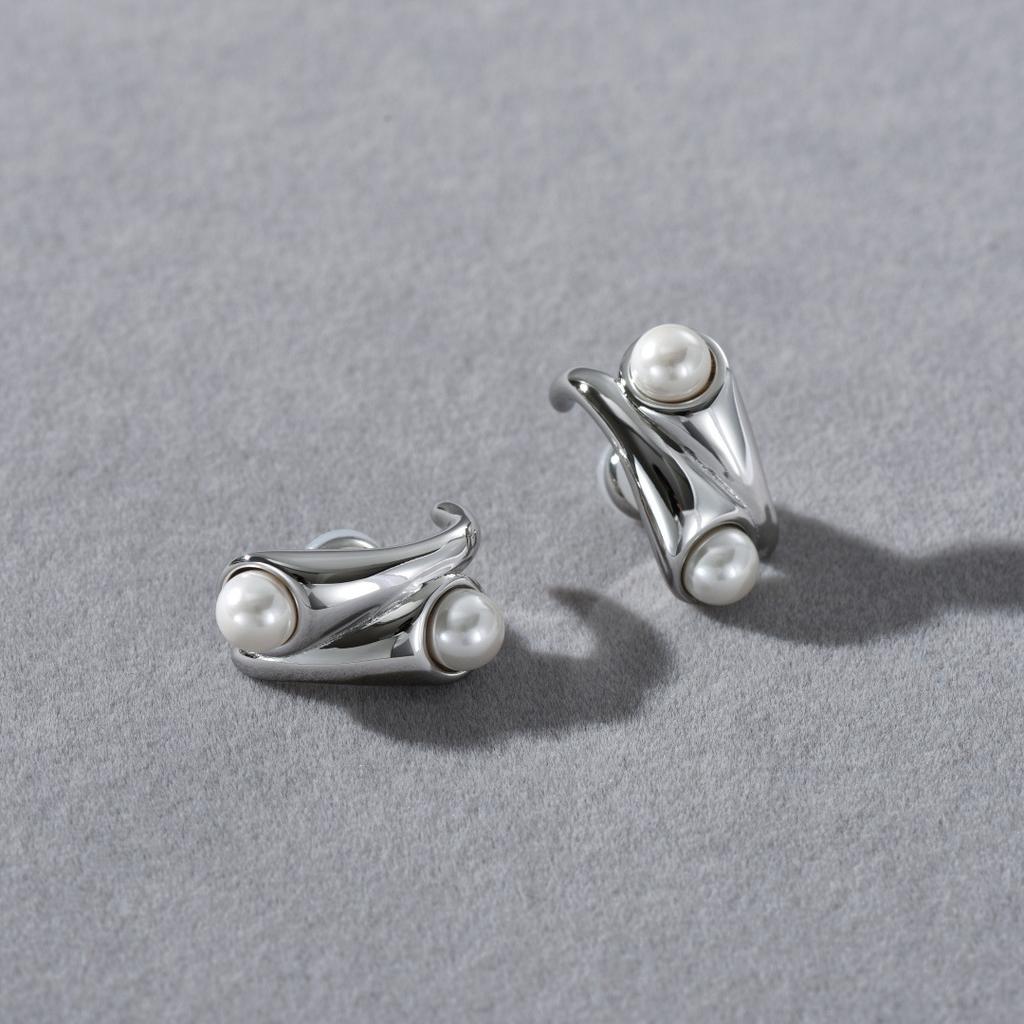 Niche Fashionable Texture Copper Plated Platinum Inlaid Pearl Earrings S925 Silver Needle Stud Earrings, Unique Personality Earrings