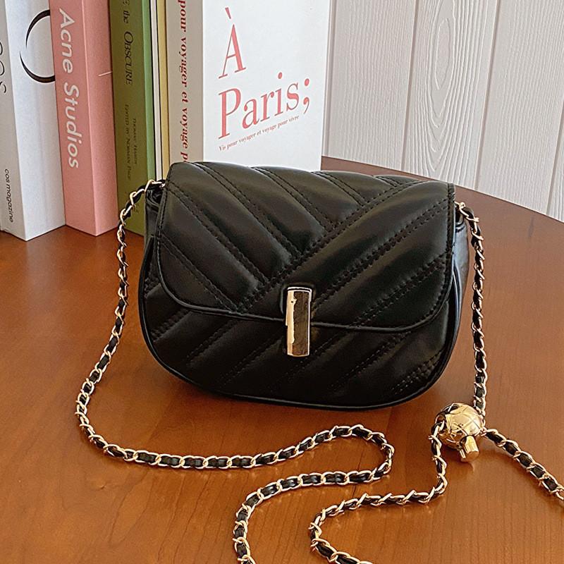 Chic Women's Small Chain Crossbody Bag Fashionable Spring 2024 Pu Leather Minimalist