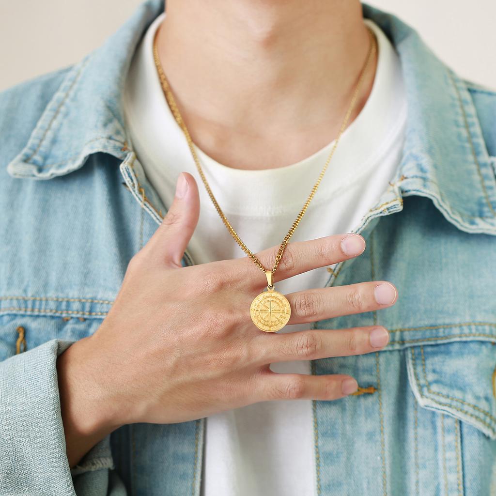 Reisekompass Anhänger Halsketten für Männer Einfach Rund Goldfarbe Edelstahlkette Hip Hop Schmuck Männliche Geschenke Großhandel