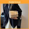 Sac bandoulière matelassé élégant à chaîne pour femme, disponible dans des couleurs tendance, idéal pour les trajets quotidiens.