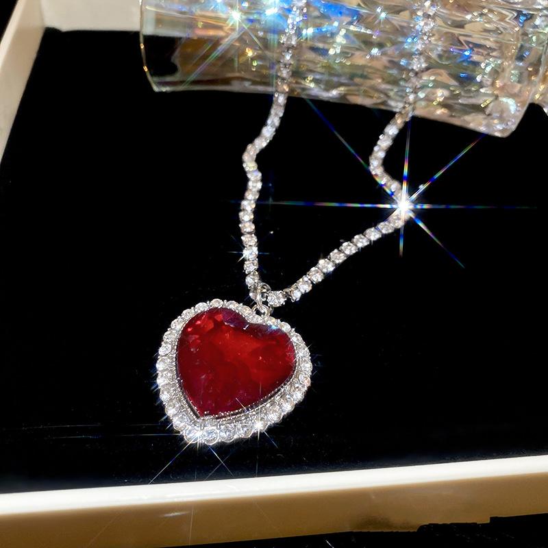 Exaggerated Red Crystal Heart Pendant Necklaces for Women Luxury Full Rhinestone Long Chain Necklaces Love Forever Jewelry Gifts