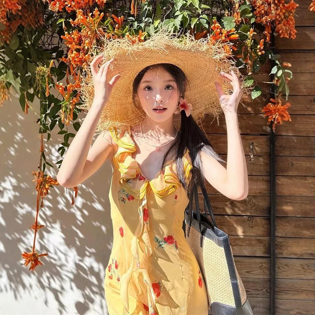 Gentle wind seaside vacation floral dress, summer bright dopamine wear is very beautiful, pinched waist skirt