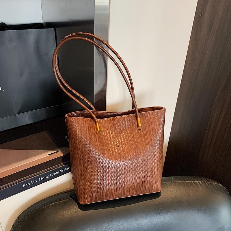 Retro Bag Women's Large-capacity 2025 New Autumn and Winter Versatile Shoulder Bag Is Popular This Year, Textured Commuter Tote Bag