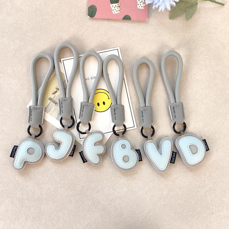 Exquisite Leather Keychain: 26 English Letters - Simple Couple Style Bag Charm, Ideal Small Gift
