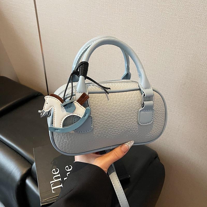 Niche Portable Bowling Bag Women's 2025 Summer New Fashion Texture Shell Bag Versatile Shoulder Messenger Bag