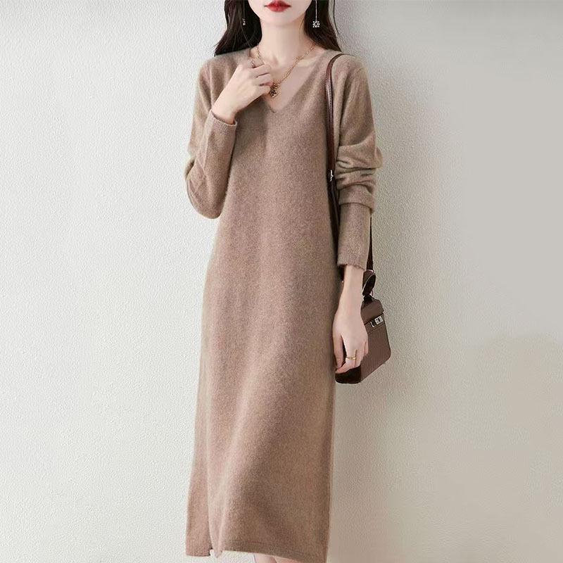 

2025 Autumn/Winter Women s Wool V-Neck Knee-Length Pullover Dress with Slit One Size (up to 140 lbs)