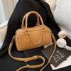 Handwoven Handbag for Autumn and Winter, Fashionable and High-end Women's Handbag, Large Capacity Commuting Bag
