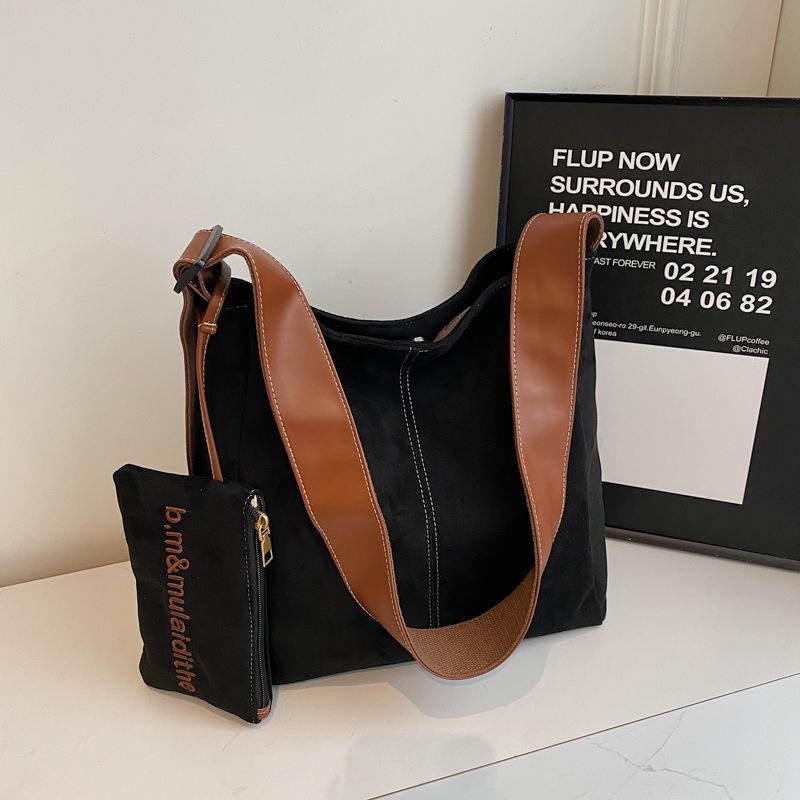 2025 autumn and winter new retro fashion tote bag women's commuting large-capacity shoulder bag niche casual women's bag