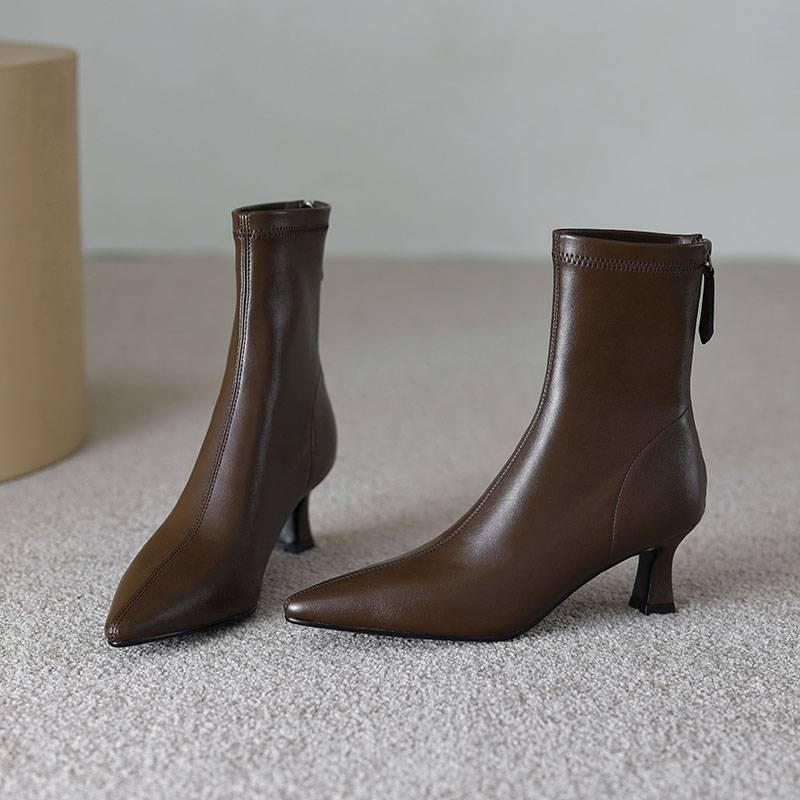 

Жіночі шкіряні черевики-мартін осінь-зима однотонні з гострим носком універсальні на середньому каблуці великого розміру шкіряні черевики на тонкому каблуці нові черевики середньої висоти жіночі 33