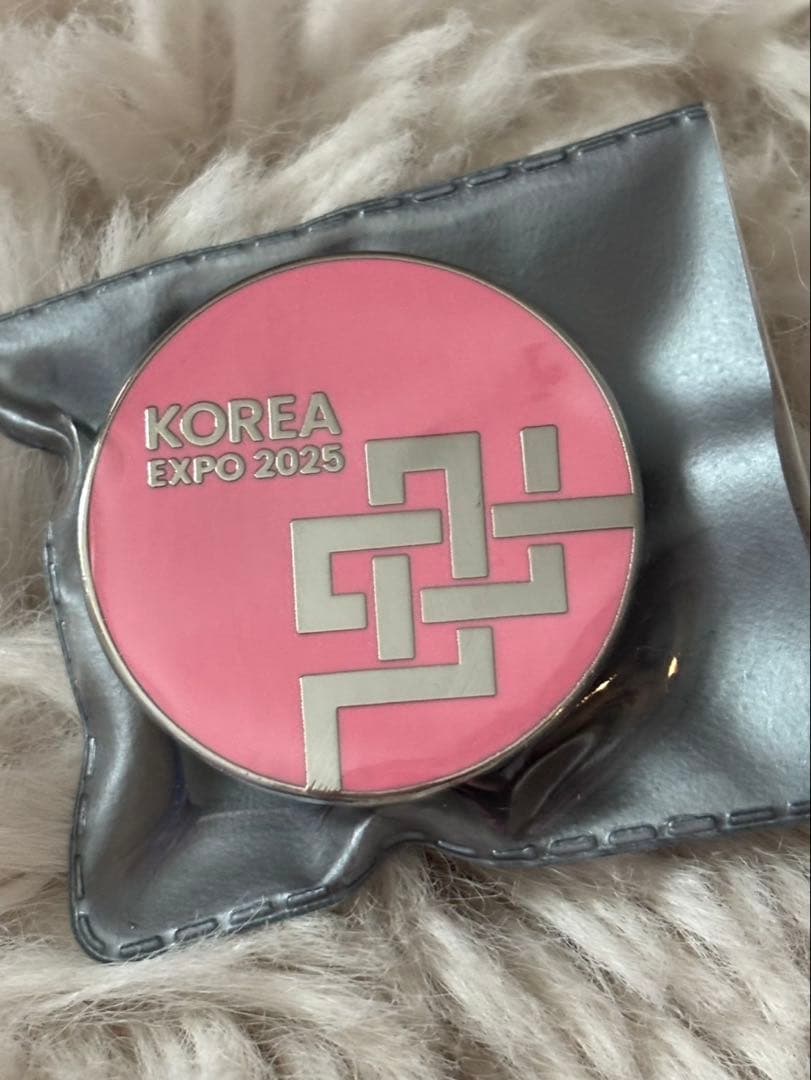 

[USED] Final Price Reduction [Not for Sale] EXPO Kansai Korea Pavilion Pin Badge Pink
