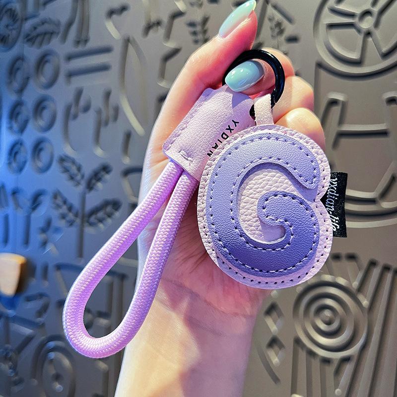 Creative Exquisite 26 English Letter Keychain Pu Leather Bag Hanging Charms Alphabet Keyring Ornaments Lucky Pendant Couple Gift