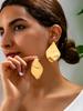 A Pair of Women's Fashionable Hoop Earrings, Simple Wave-Shaped Metal Smooth Earrings, Suitable for Daily Wear, Vacations, and Gift-Giving