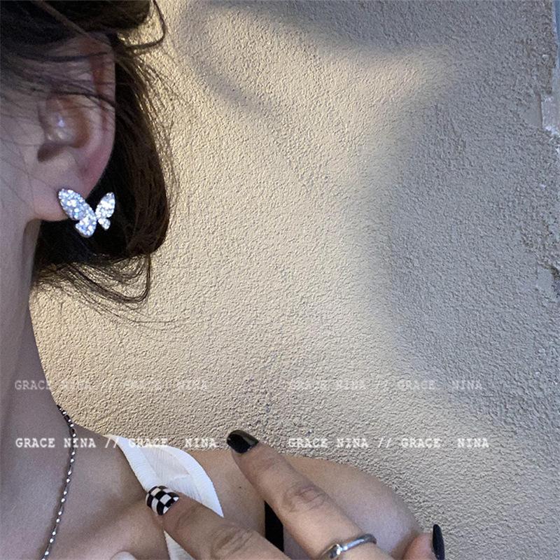 Lychee Jelly Powder Mosquito Coil Ear Clips: Elegant Chinese Style Moisturizing Earrings for Women