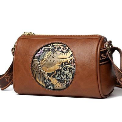 Kadın çantası kadın 2024 yeni edebi ve ulusal stil moda kabartmalı anne çantası moda rahat omuz haberci çantası