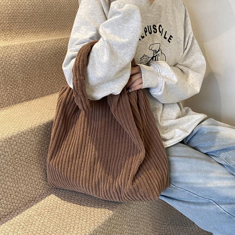 Korean ins temperament lady commuter velvet shoulder bag new literary and artistic style college student class tote bag