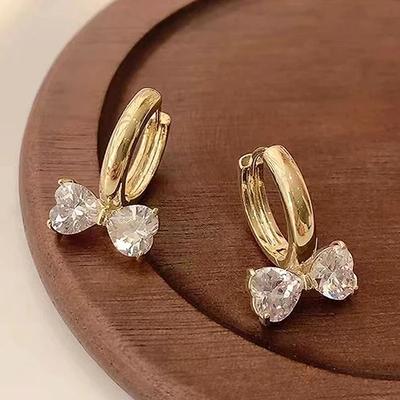 Orecchini a cerchio Huitan Unici Lucidi con Zirconia Cubica a forma di Fiocco per Donna Delicato Romantico Accessorio alla Moda Gioielli da Engagement