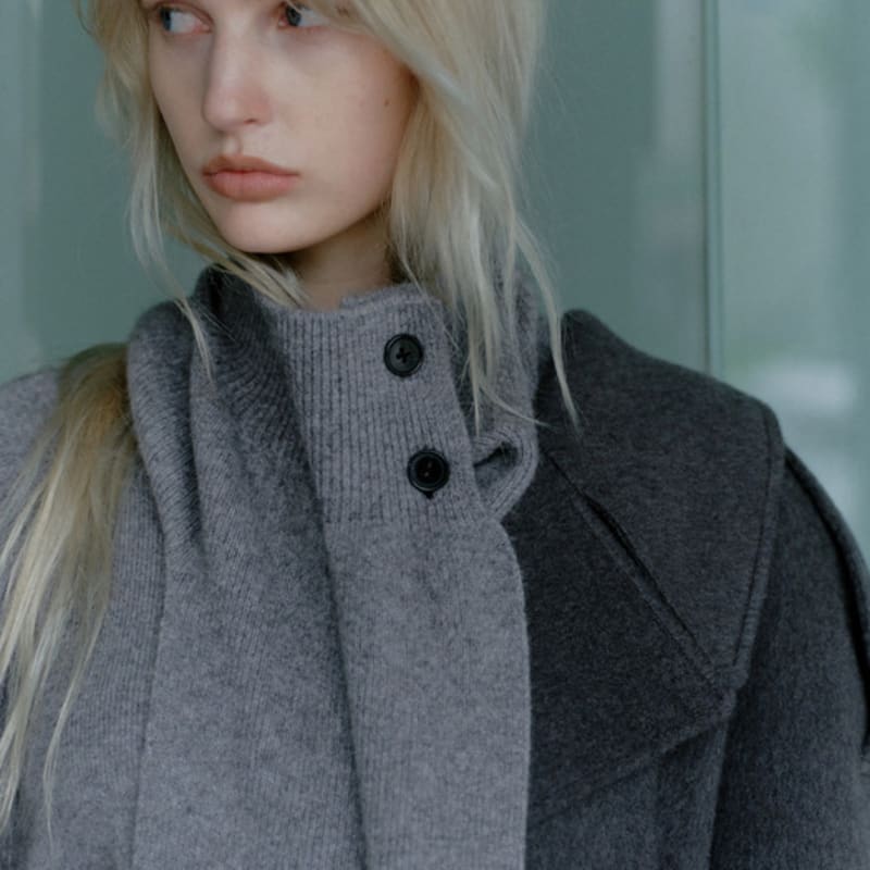 L’H.A.S TWO-BUTTON KNIT MUFFLER_GRAY