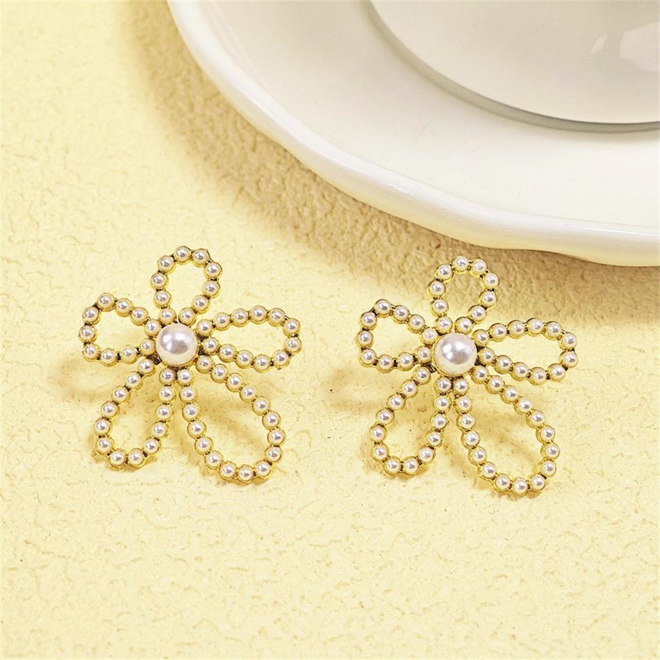 White Pearl Hollow Big Flower Stud Earrings for Women Jewelry Boucles D'oreilles Pendientes Valentine's Day Girl Gift