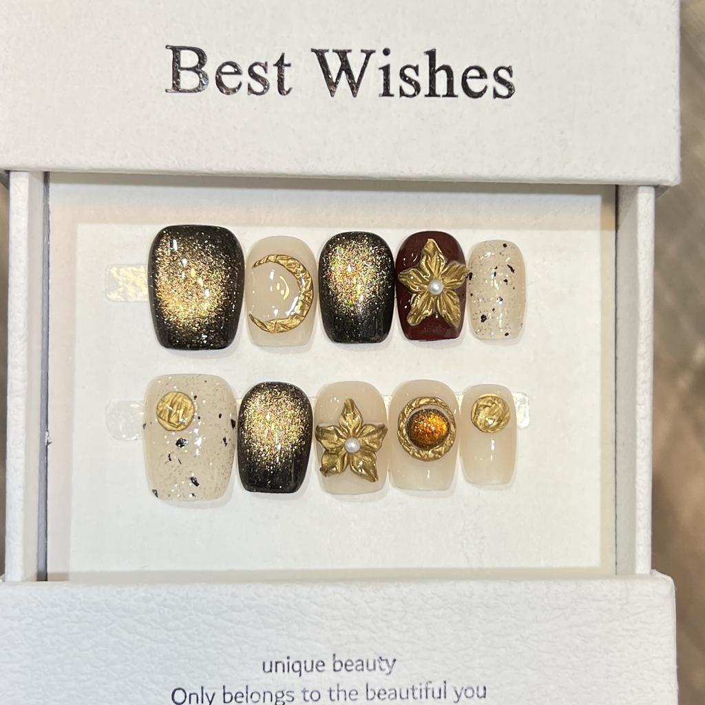 Wearing Armor Short Sun, Moon, Starlight, Golden Embossed Flower Hand-painted Manicure Removable Nails