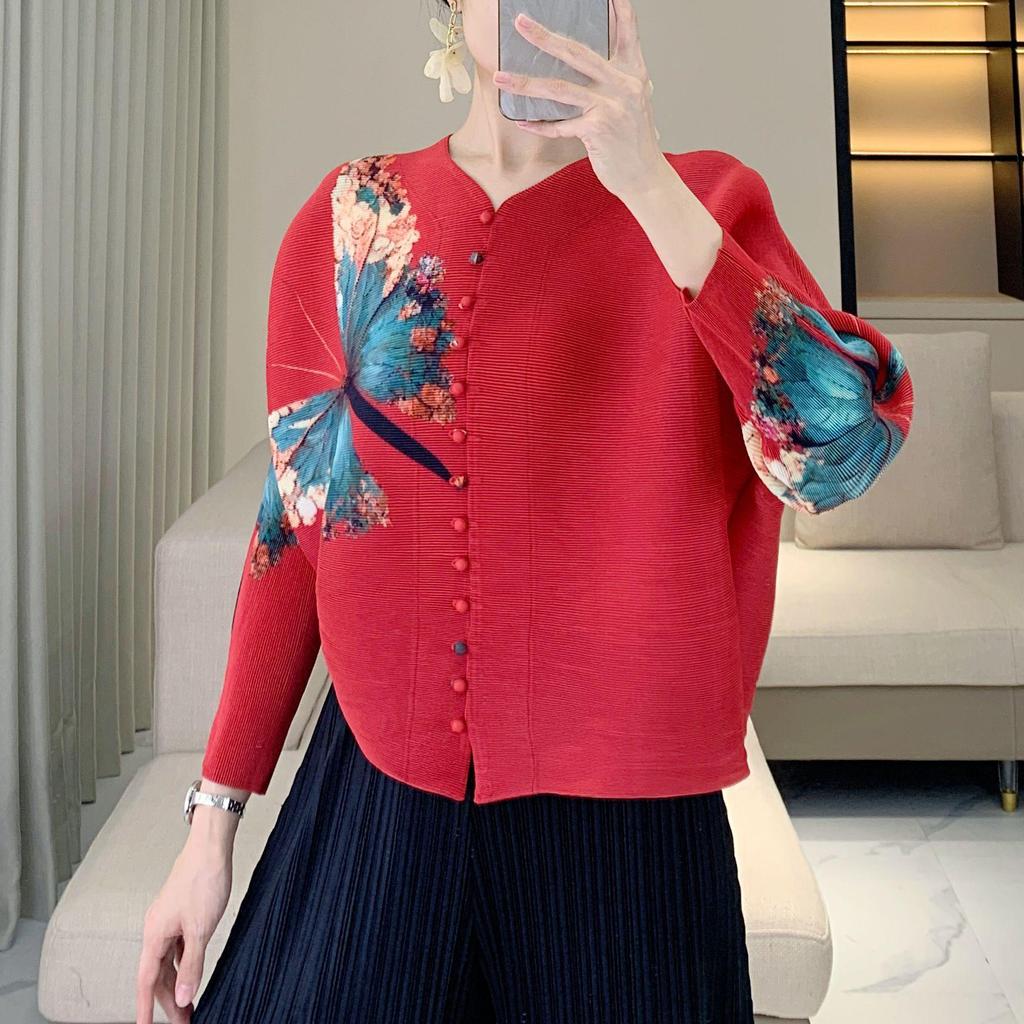 2025 Spring Butterfly Print Ruched Nine-Sleeve Cardigan: Chinese Style Buttoned Top for Moms