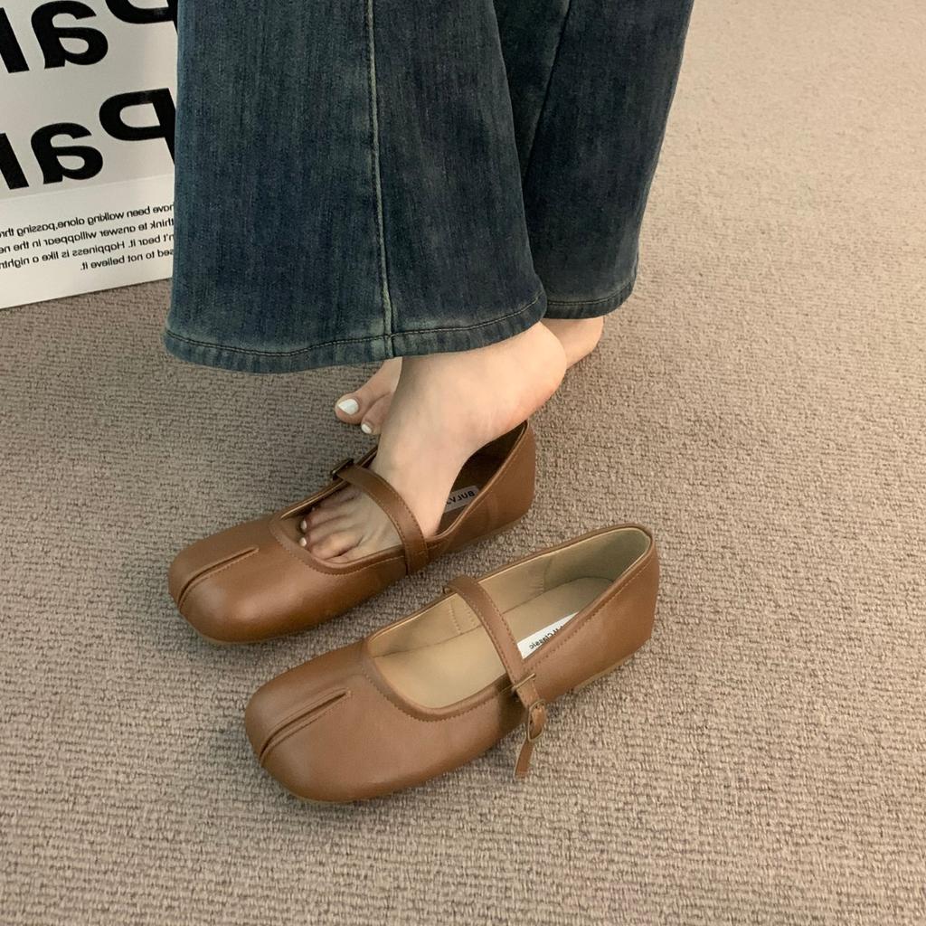Flat-bottomed gentle evening shoes French cream yellow pig's trotters single shoes women's spring and autumn soft-soled split-toed Mary Jane grandma l