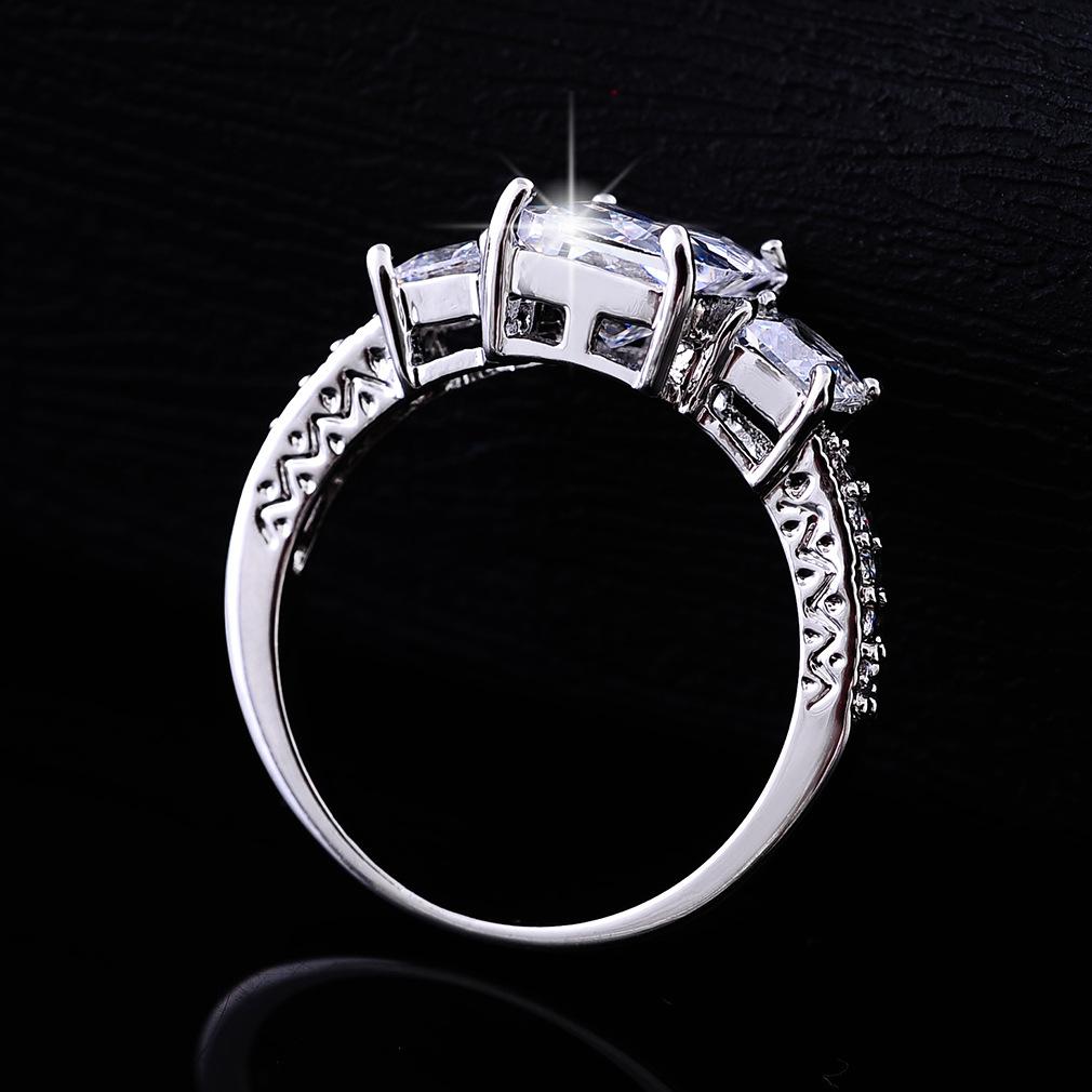 Women's Gold-plated Clear Zircon Ring Elegant Luxury Crystal Zircon Ring