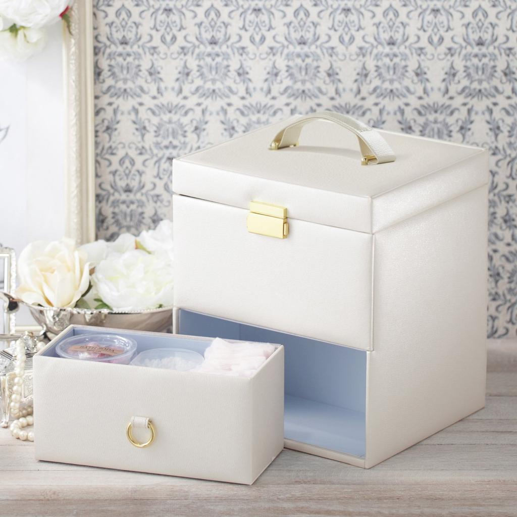 Makeup box pearl white set,