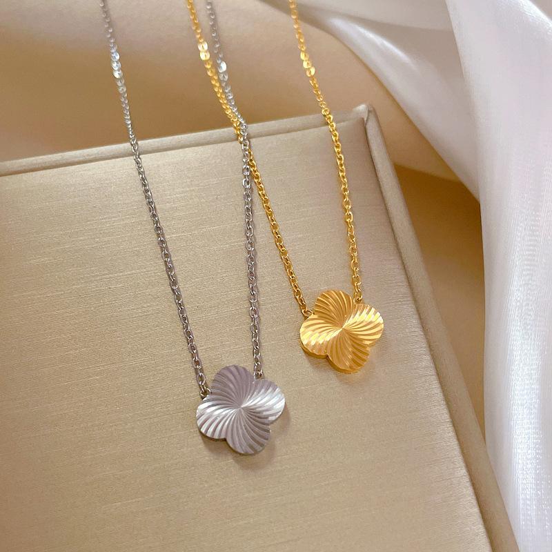 Four-Leaf Rotating Personality Minimalist Wind Furnace Real Gold Necklace Female Collarbone Chain With
