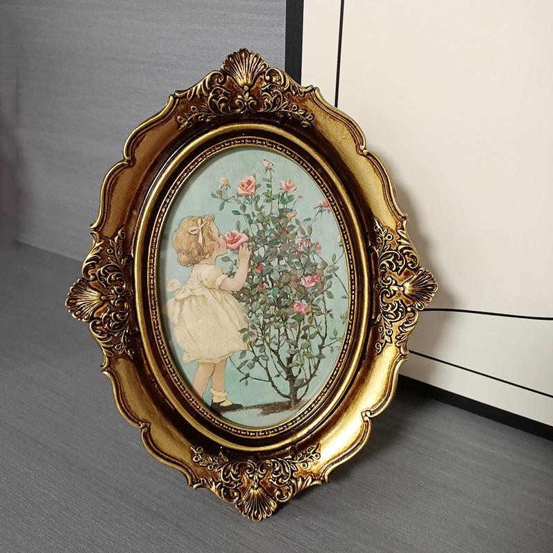 European Retro Resin Photo Frame: Artistic, Light Luxury Carved Design for Wall Hanging and Foyer Display