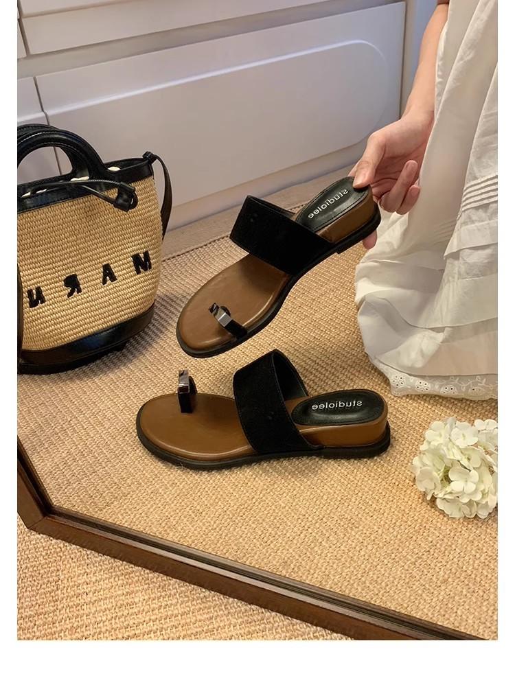 Grape Mother Has the Same Style, with a Height Increase of 4cm~ One-word Belt Outer Wear Cover Toe Herringbone Flat Bottom Toe Cool Slippers Fo