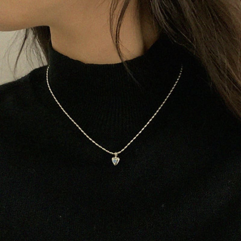 STUDIO LEIGH HEART COLOR NECKLACE
